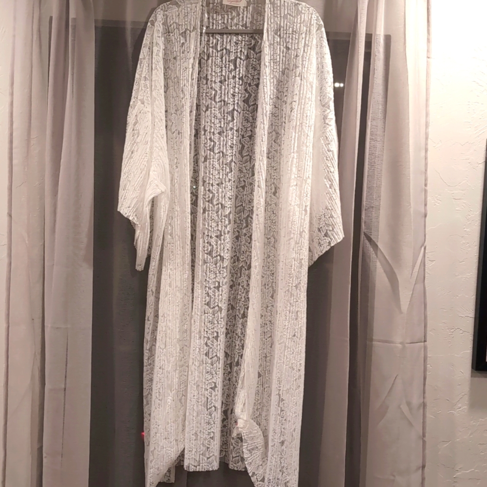 Gorgeous white lace long kimono